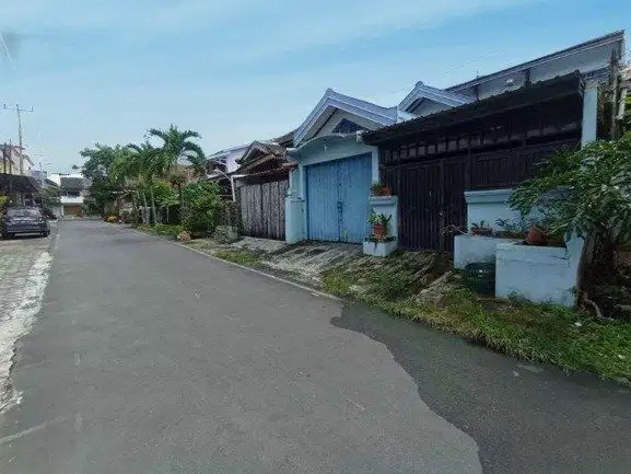Dijual Rumah 2 Lantai mangku Jalan Raya Minomartani, Condongcatur