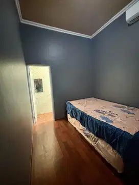 RUMAH 3 LANTAI DI SENTUL CITY, SIAP HUNI SUDAH SHM.
