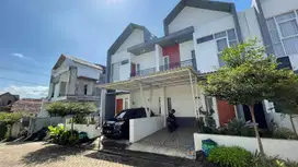 Villa 2 Lantai Private Pool di Kawasan Wisata Malang