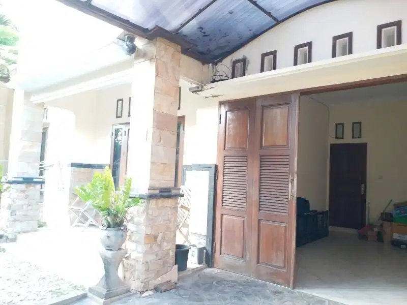 di jual segera rumah kawasan renon 2 lantai