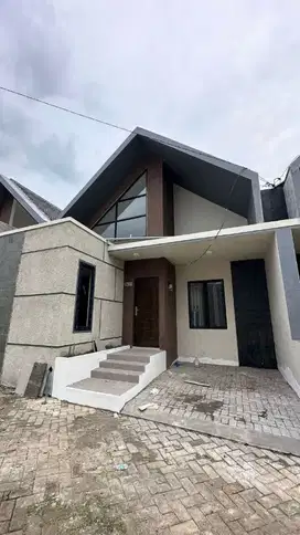 RUMAH MEWAH DEKAT EXIT TOL SAWOJAJAR