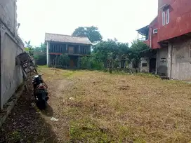 Rumah di jalan raya dekat pusat ekonomi tugu Cimaung