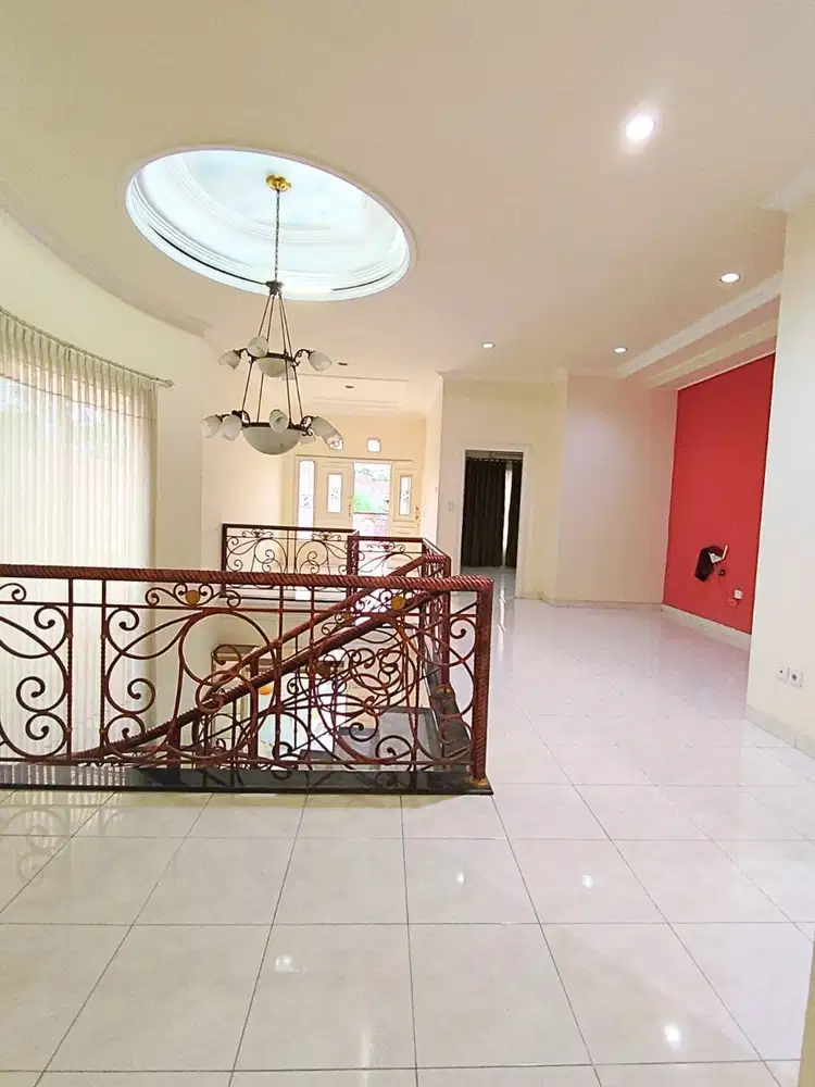 Rumah Cantik Tenggilis, siap huni