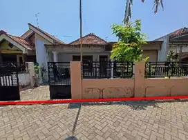 RUMAH DI JALAN RAYA TEMAYANG, BOJONEGORO