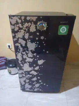 DIJUAL CEPAT MURAH LEMARI ES 1 PINTU SHARP