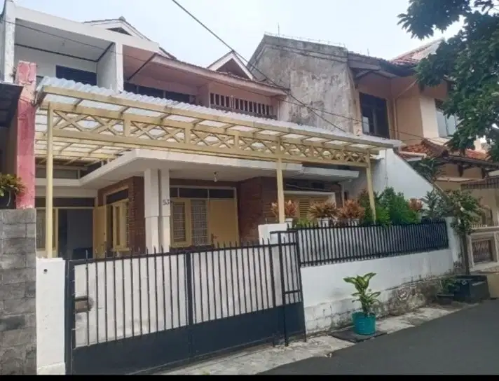 Murah ! Rumah klasik terawat apik di Tebet, Jalan 2 mobil leba