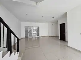 sewa rumah 2 lantai PIK 2 uk 8x15m kosongan
