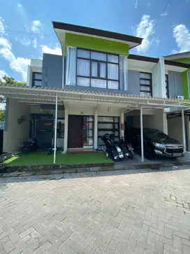 Rumah 2 lantai Perumahan Purwomartani