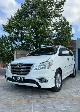 INNOVA V LUXURY BENSIN AT