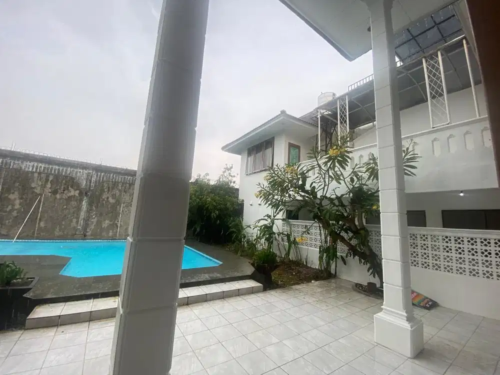 Rumah sewa kebayoran baru dekat kemang, Radio dalam Jakarta selatan