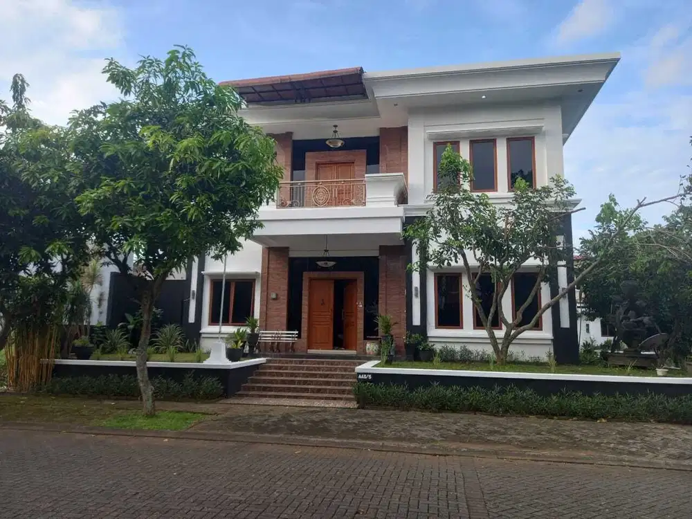 Rumah Mewah Luas 842 m² di Graha Taman Bunga, BSB City Semarang