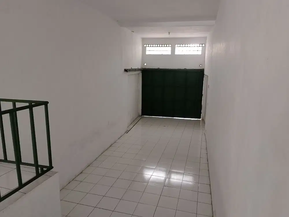 Di Sewa Rumah Luas 2 Lantai di Mainroad BKR dkt Buah Batu
