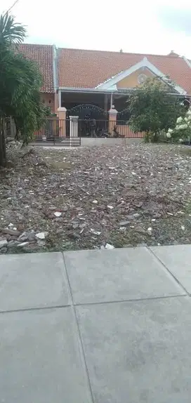 Dijuwal Tanah Luas & Bangunan di Jl. Menjangan, Palebon, belakang McD