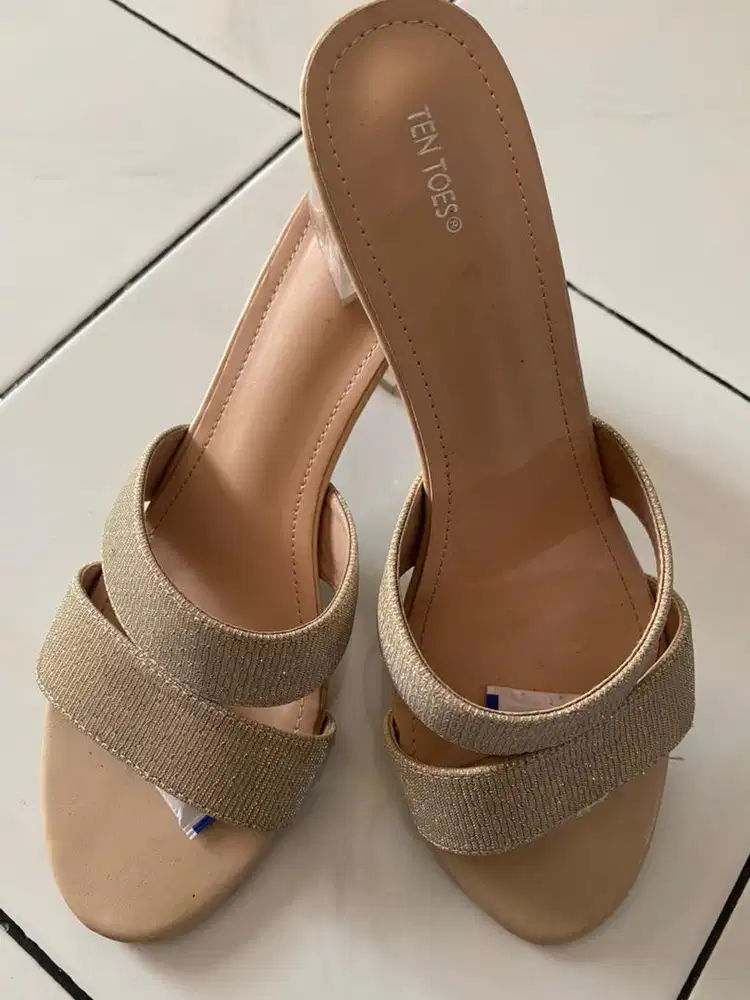 sendal pesta tentoes