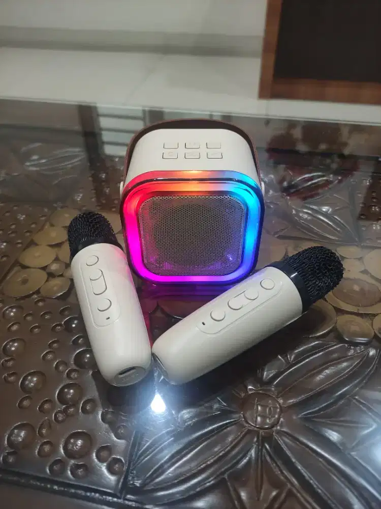 Speaker Mini Karaoke LED Warna-warni