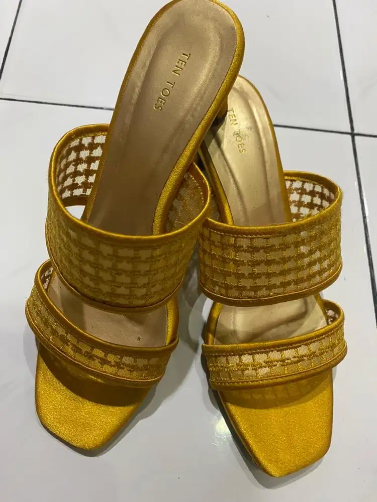 sendal pesta wanita