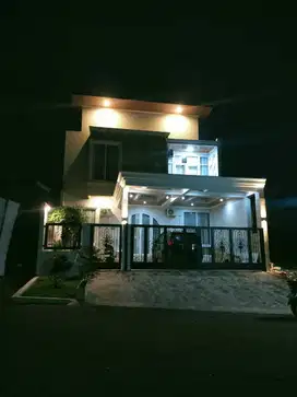 rumah mewah greenwood manyaran include furnished + kolam renang