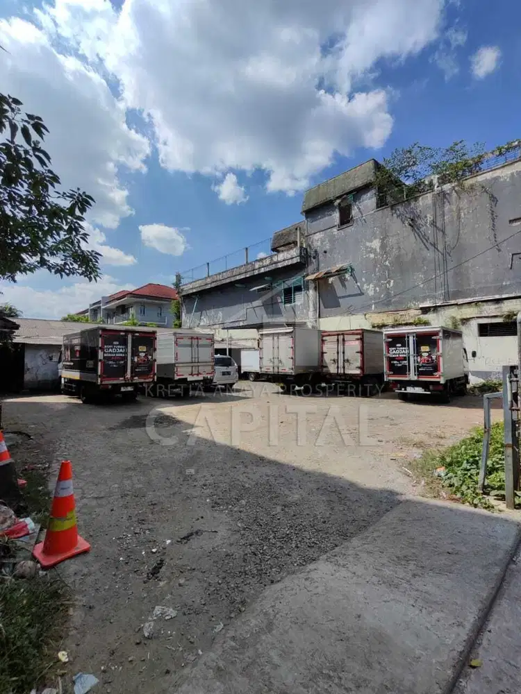 GEDUNG DAN LAHAN LUAS DI JALAN SUDIRMAN RAYA BANDUNG