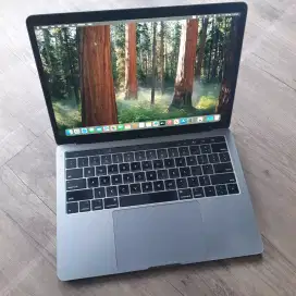 Macbook pro 2019 touchbar 13 inch ram 16gb ssd 512gb core i7