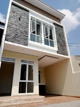 Rumah baru siap huni. 2kt 2km 2 lantai masuk mobil 699 juta cash