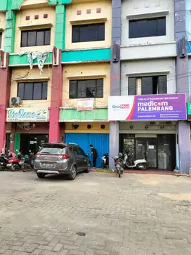 Disewakan ruko cocok untuk kantor/usaha Jendral Sudirman