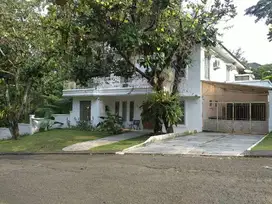 dijual cepat rumah swimming pool dan halaman luas