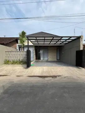 RUMAH MODERN INDUSTRIAL DENGAN TANAH LUAS DI PURWOMARTANI KALASAN