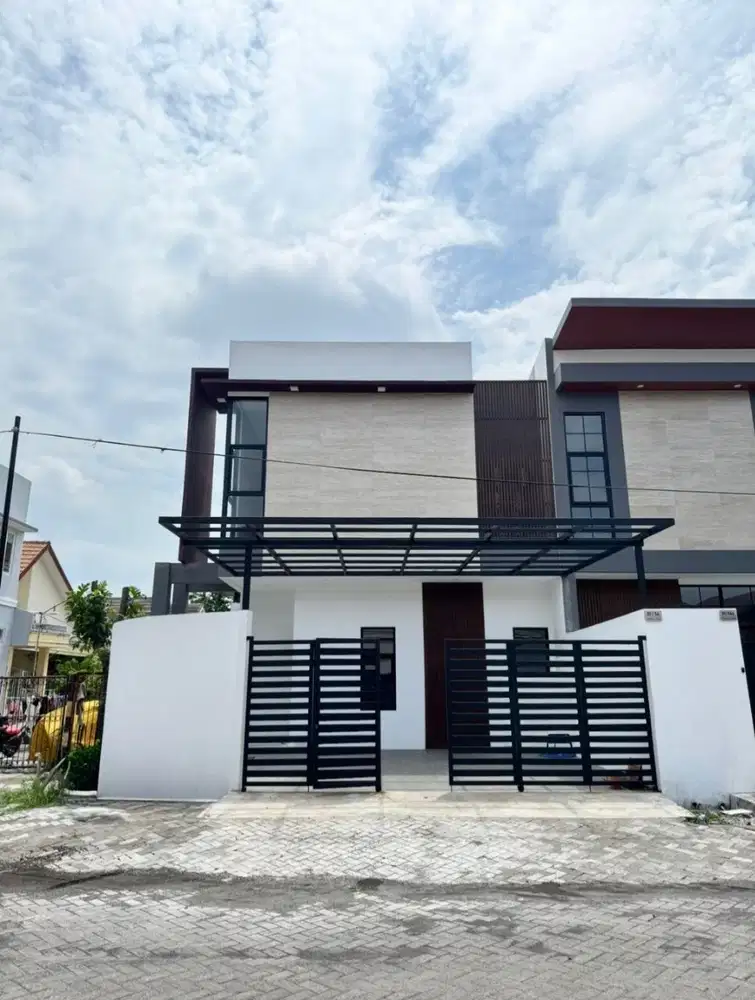 Baru Gress! Rumah Sutorejo Modern Tropical Dekat Raya Mulyosari