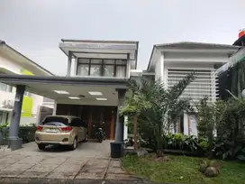 Guest house lengkap dengan kolam renang terawat dan siap huni