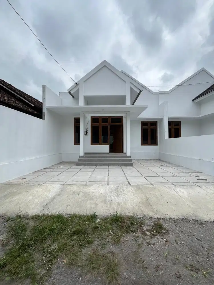 RUMAH BARU MODERN HARGA MURAH DENGAN SISA TANAH LUAS DI PURWOMARTANI