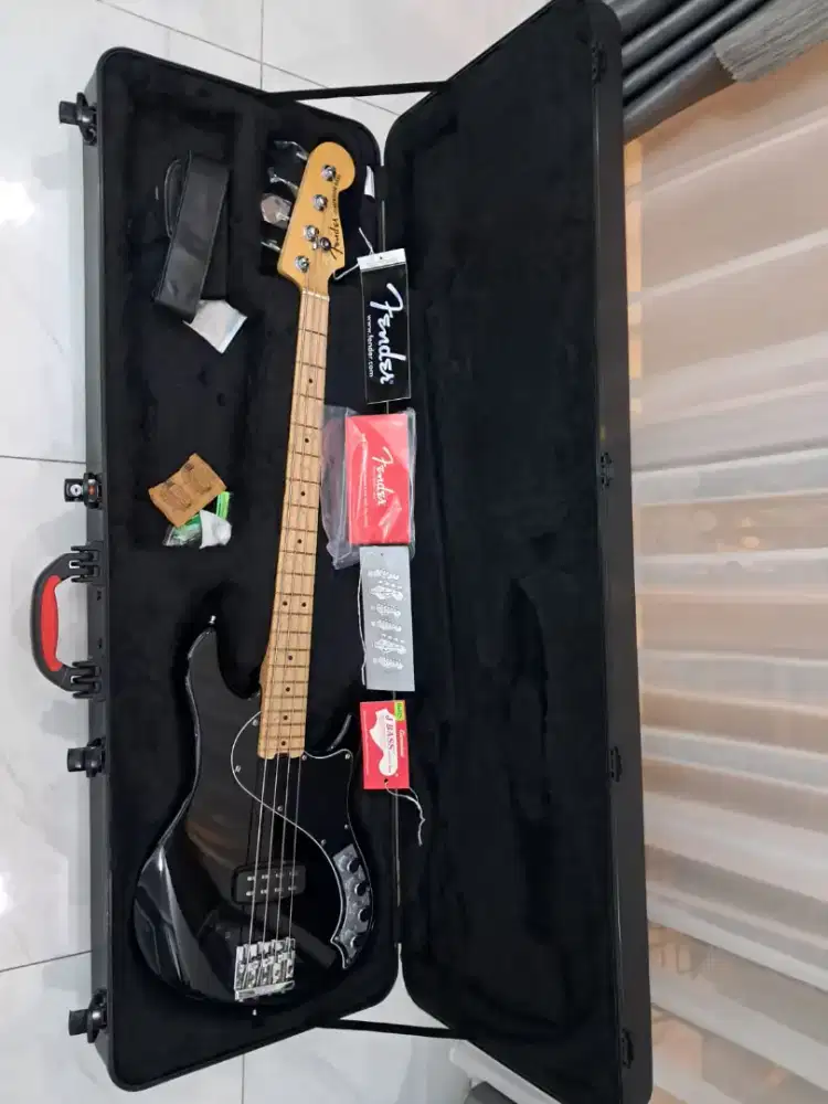 GITAR BASS FENDER AMERICAN DELUXE DIMENSION BASS IV BLACK BARU