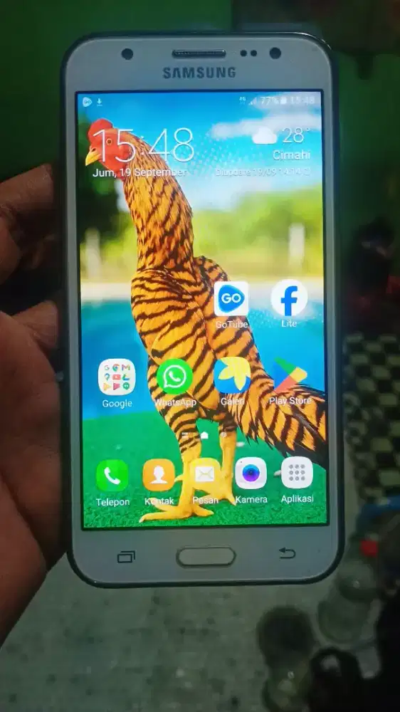Samsung galaxy J5 2015 4G layar 5 inchi amoled