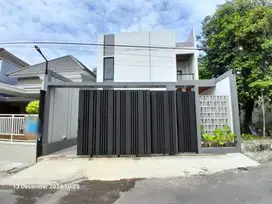 Rumah MEWAH Model INDUSTRIAL MODERN dalam PERUMAHAN dekat KAMPUS UII 