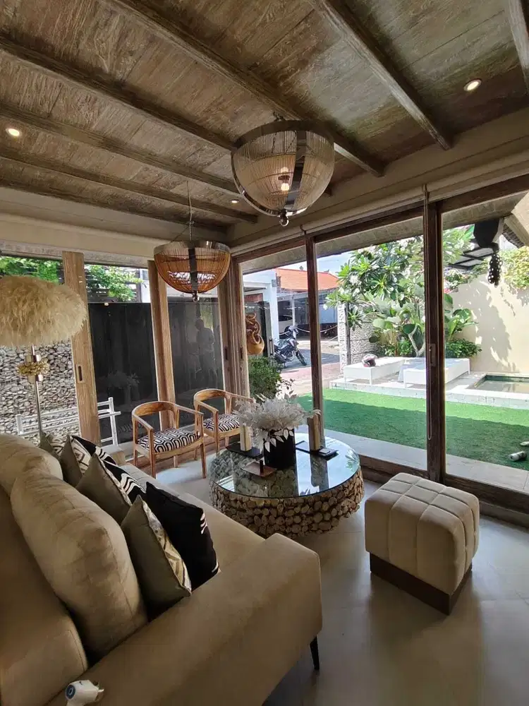 FOR SALE VILLA FULL FURNISHED LOKASI BAGUS DI SEMINYAK