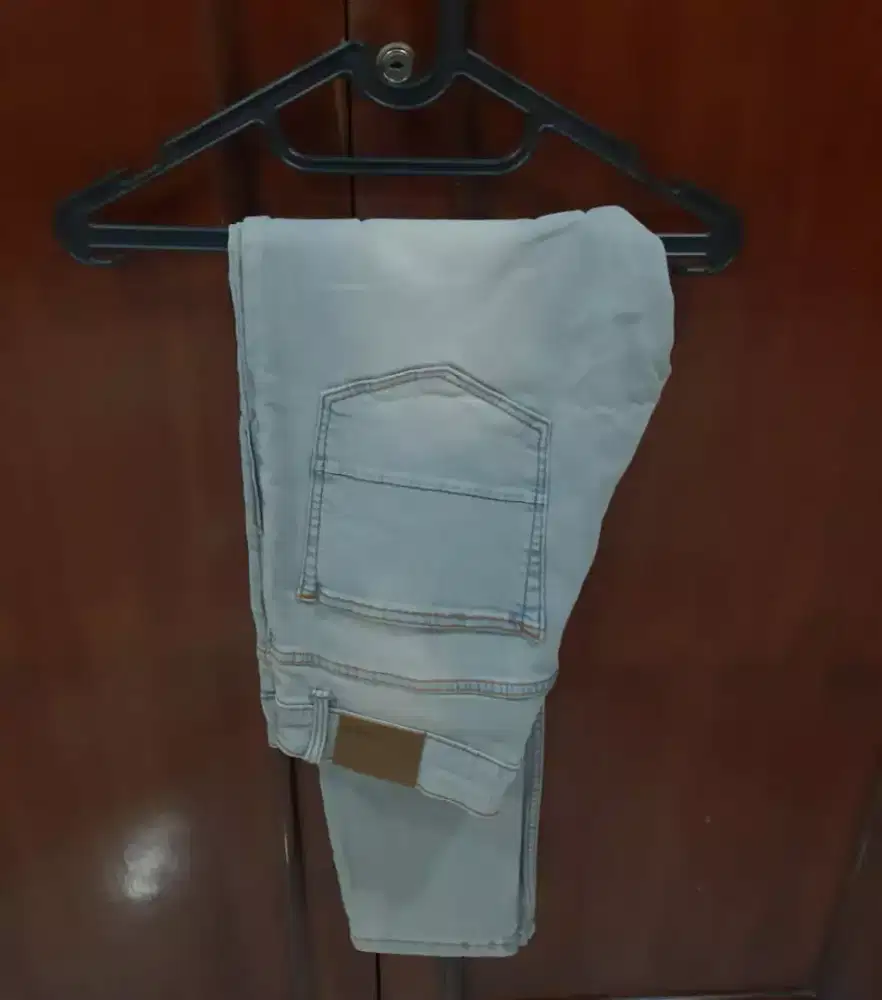 Pull & Bear JeansCelana Cowo Jeans Pull n Bear Warna Biru Muda Size 32