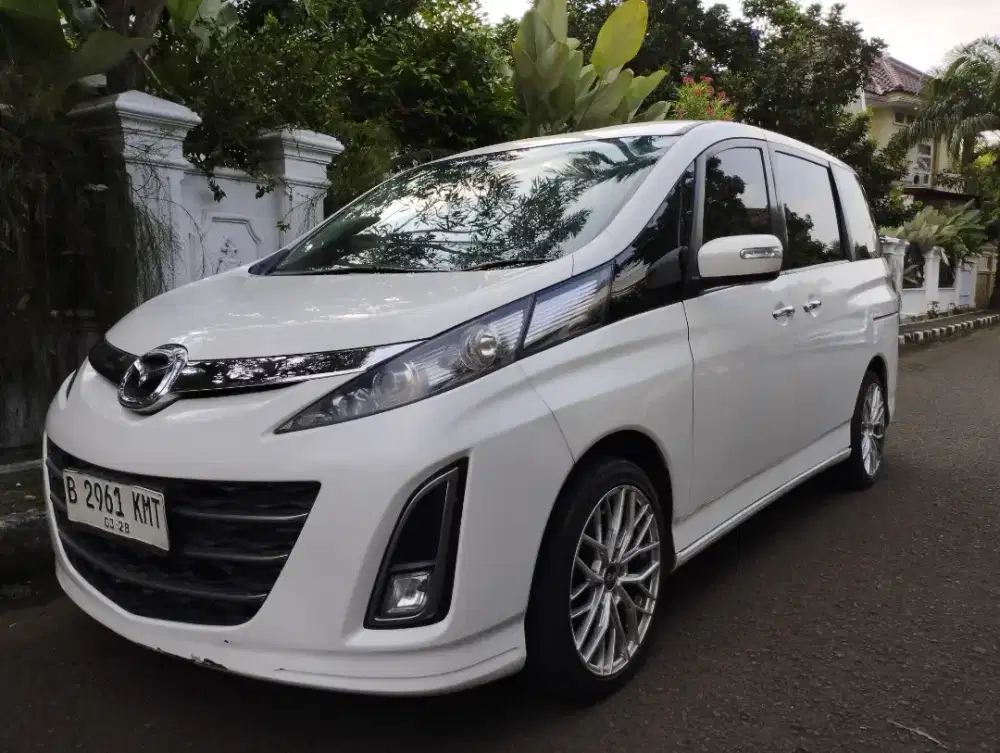 Mobil Mazda Biante 2.0 2012 Putih terawat sekali