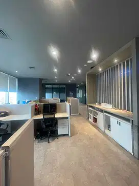 Sewa Kantor Siap Huni 321 m2 di SOHO Capital Central Park Jakbar