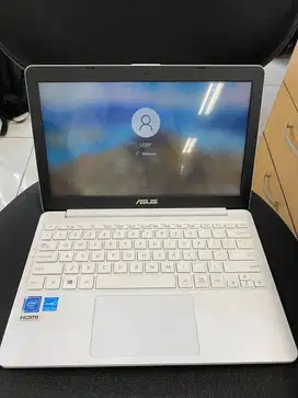 Notebook ASUS E203M