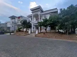 Rumah Hook 2 Lt di Graha Estetika, Banyumanik