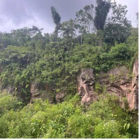 Di jual tanah langka isi tebing bebatuan bisa bikin air terjun