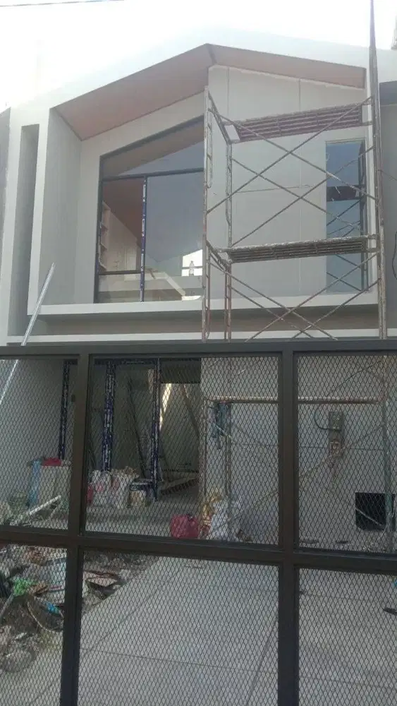 Full Furnish Interior Baru Gress! Dijual Rumah Mulyosari Utara