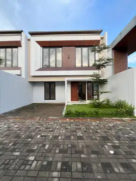 RUMAH MEWAH 2 LANTAI DALAM PERUMAHAN DI CONDONG CATUR DEPOK SLEMAN