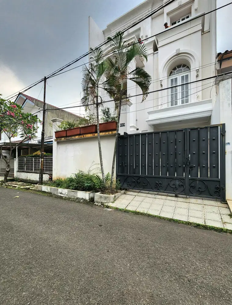 Jual rumah American classic 3 lantai di pondok indah Jakarta Selatan