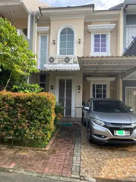 Rumah dua lantai siap huni lingkungan asri