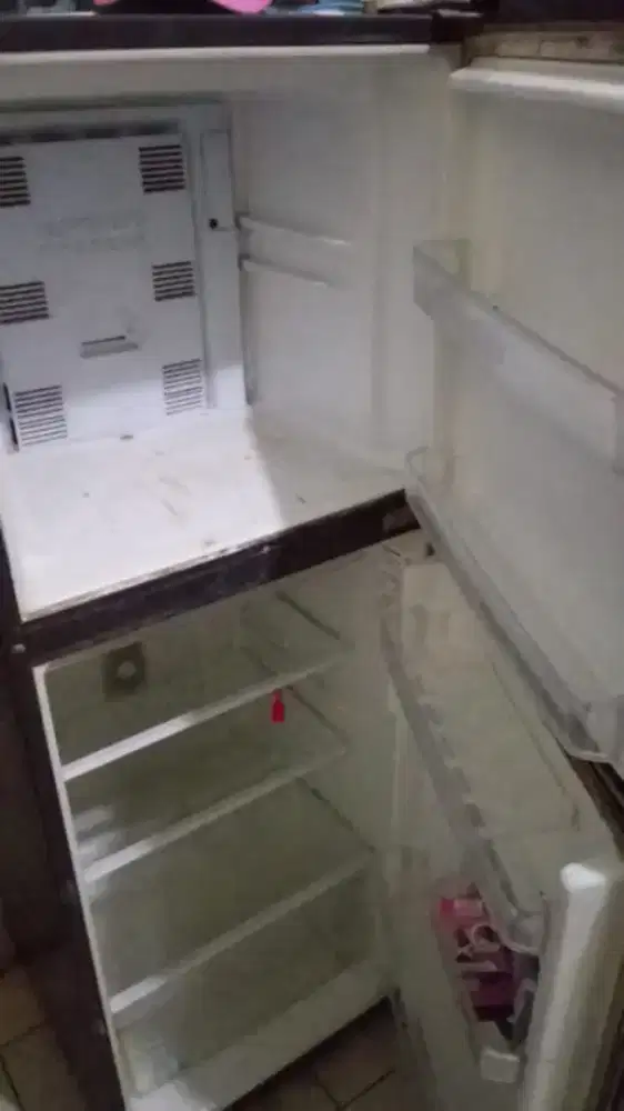 Di jual kulkas 2 pintu Merk panasonic