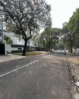 Dijual Tanah bonus Rumah di komplek Darmawangsa Kebayoran Baru