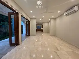 Disewakan townhouse modern lokasi strategis jalan kemang benda