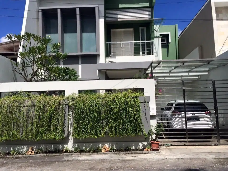 Rumah 2 Lantai Modern di area Kerobokan jln Mertanadi Kuta Bali