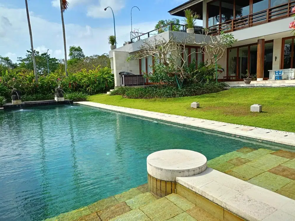 Dijual villa mewah luas di area Jimbaran view bukit