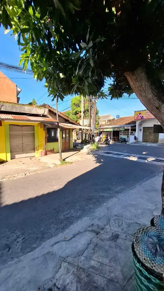 Rumah sangat strategis pinggir jalan raya condongcatur